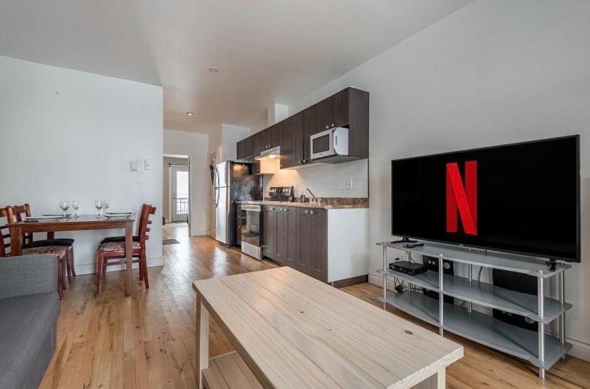 5-Star Prime Location - Bright Condo Montreal Exterior photo