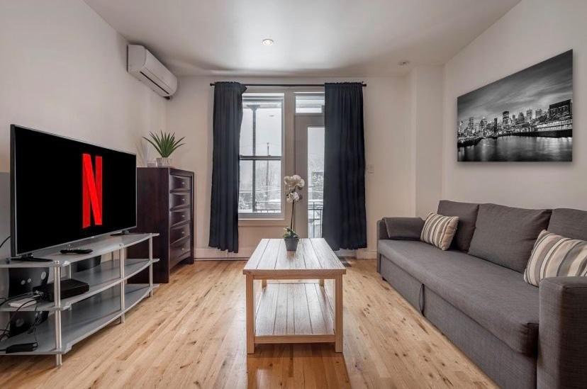 5-Star Prime Location - Bright Condo Montreal Exterior photo