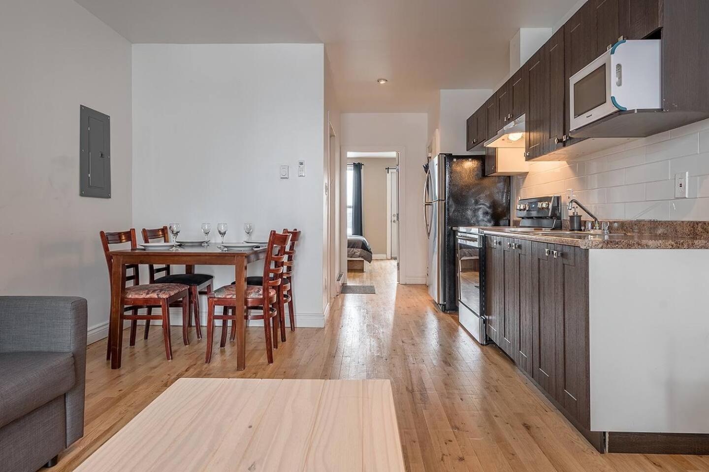 5-Star Prime Location - Bright Condo Montreal Exterior photo