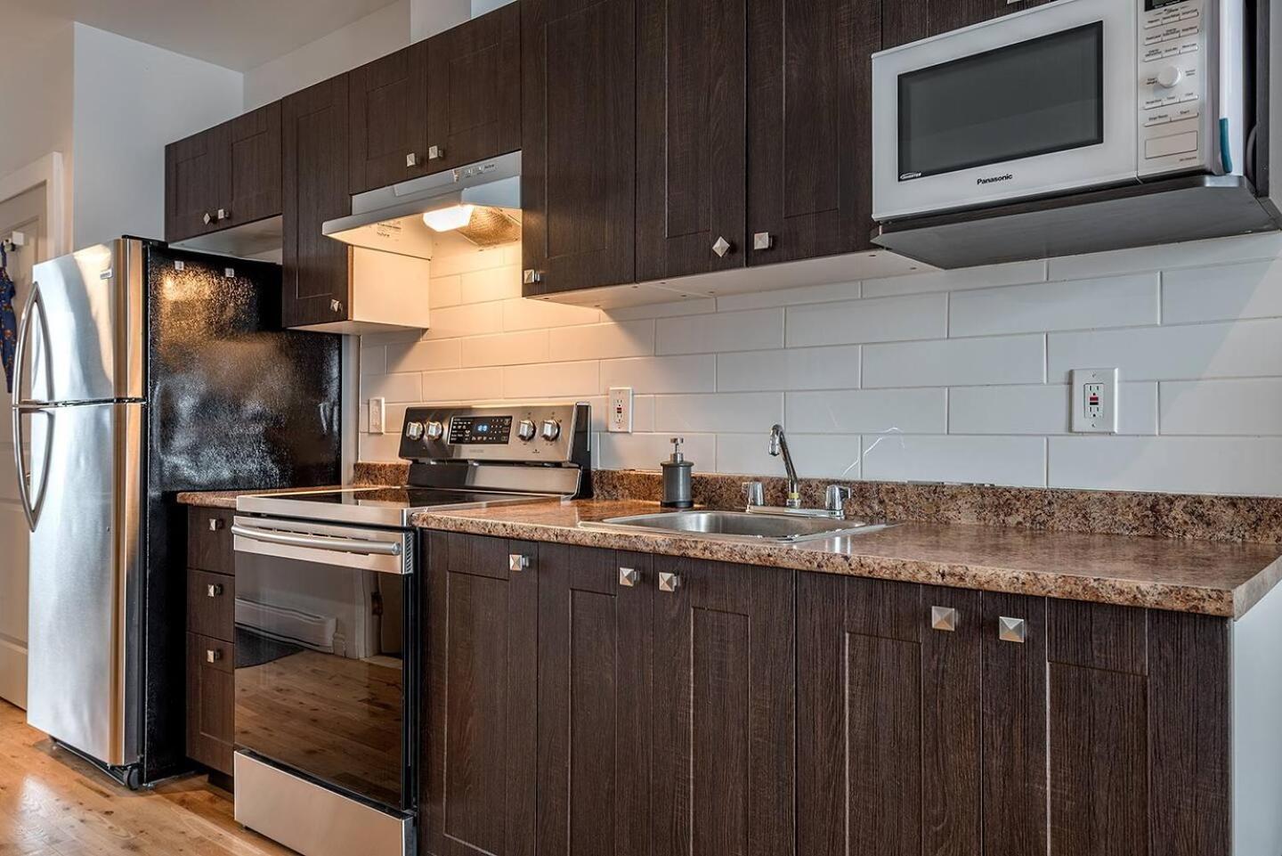 5-Star Prime Location - Bright Condo Montreal Exterior photo