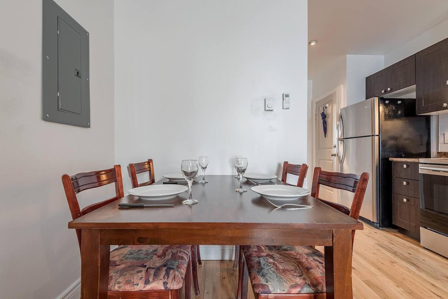 5-Star Prime Location - Bright Condo Montreal Exterior photo