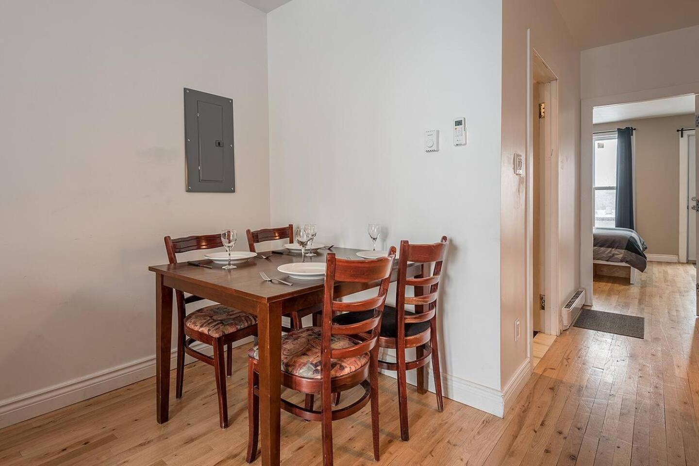5-Star Prime Location - Bright Condo Montreal Exterior photo